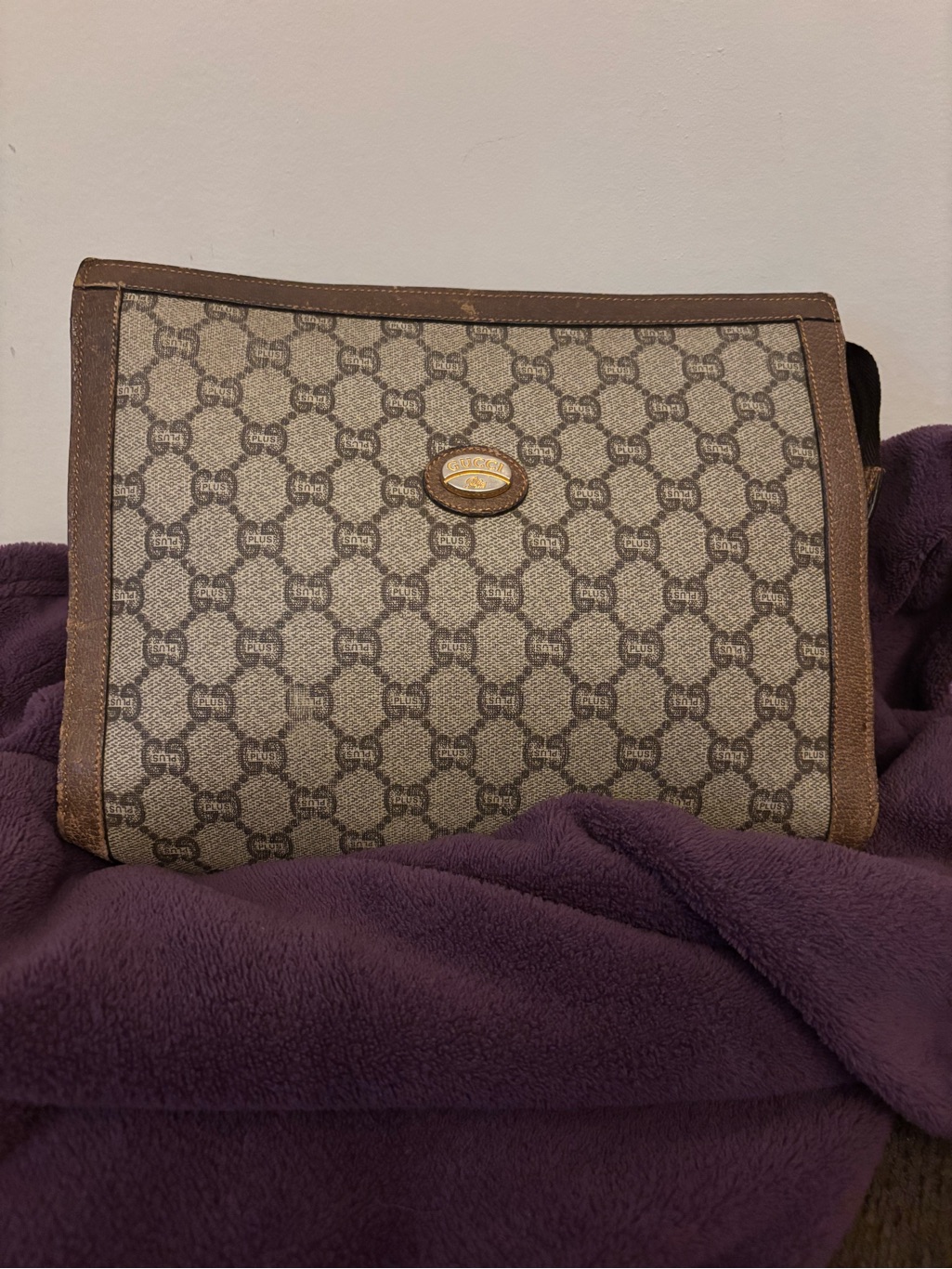 Gucci Plus Beige And Brown Monogram Clutch With Gold Logo